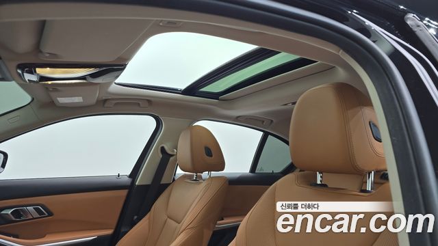 BMW 3-Series 320i
