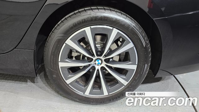 BMW 3-Series 320i