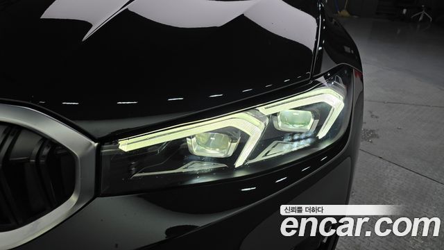 BMW 3-Series 320i