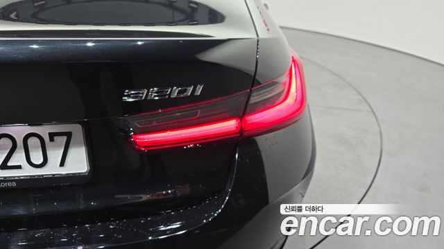 BMW 3-Series 320i