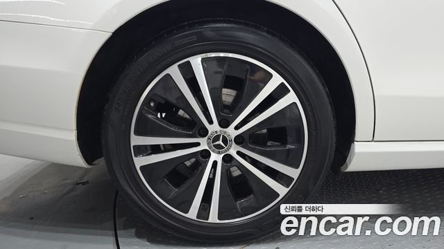 Mercedes-Benz E-Class E300 Avantgarde