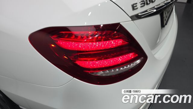 Mercedes-Benz E-Class E300 Avantgarde