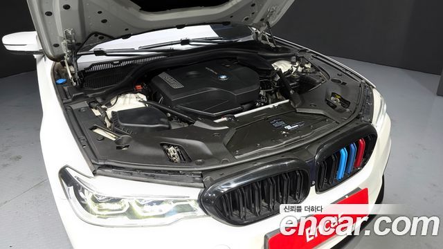 BMW 5-Series 530i xDrive M Sport Package Plus