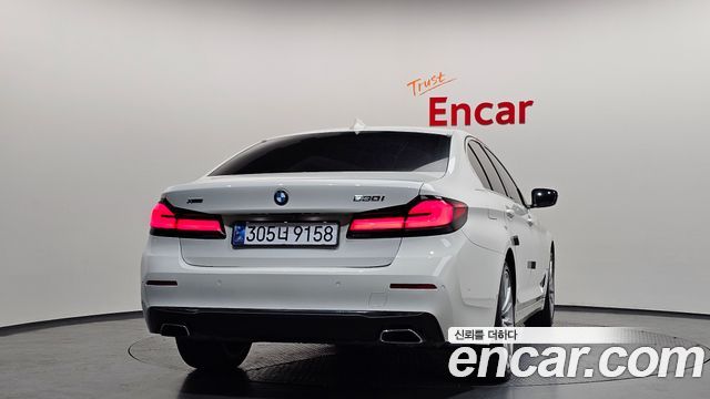 BMW 5-Series 530i xDrive Luxury