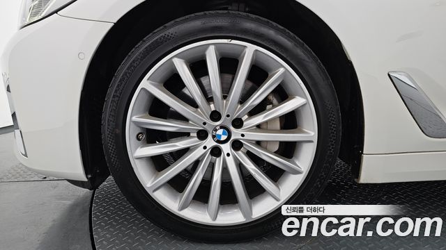 BMW 5-Series 530i xDrive Luxury