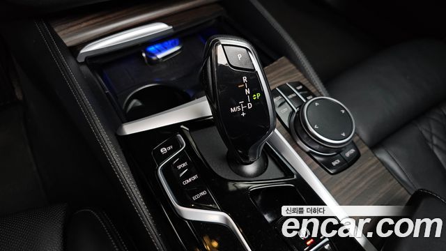 BMW 5-Series 530i xDrive Luxury