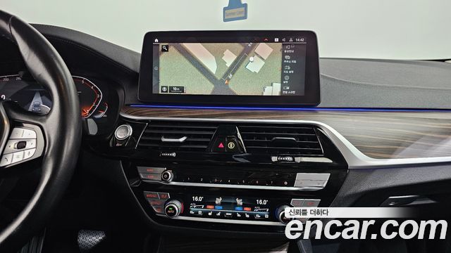 BMW 5-Series 530i xDrive Luxury
