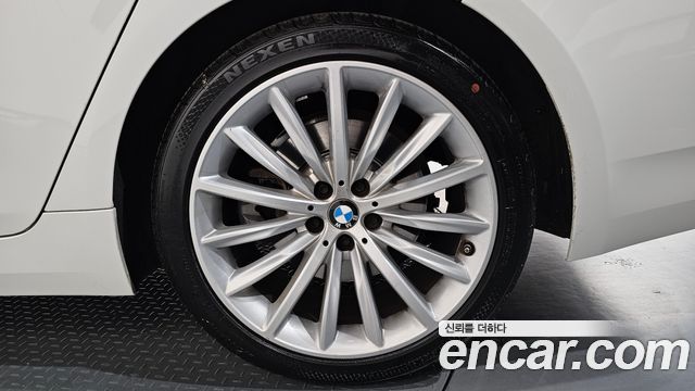 BMW 5-Series 530i xDrive Luxury