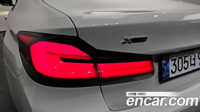 BMW 5-Series 530i xDrive Luxury