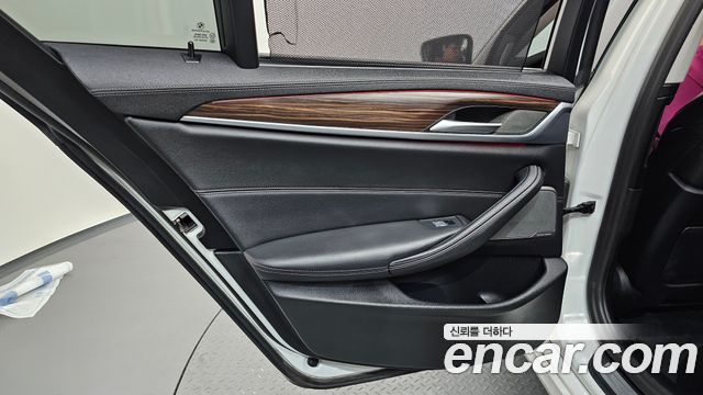 BMW 5-Series 530i xDrive Luxury