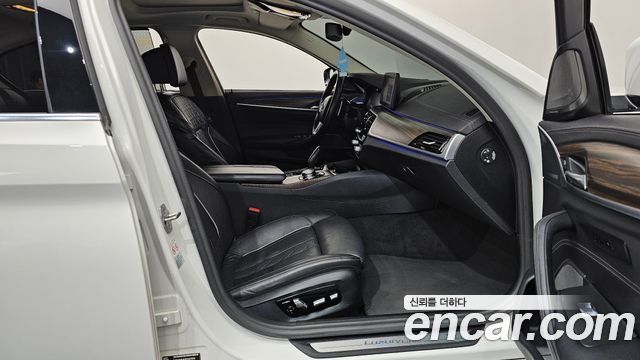 BMW 5-Series 530i xDrive Luxury