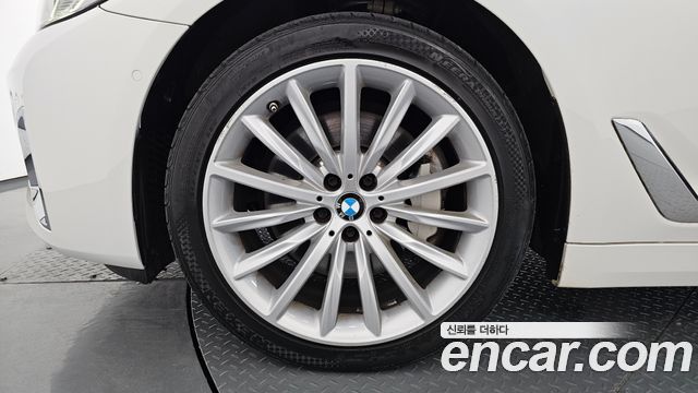 BMW 5-Series 530i xDrive Luxury