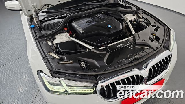 BMW 5-Series 530i xDrive Luxury