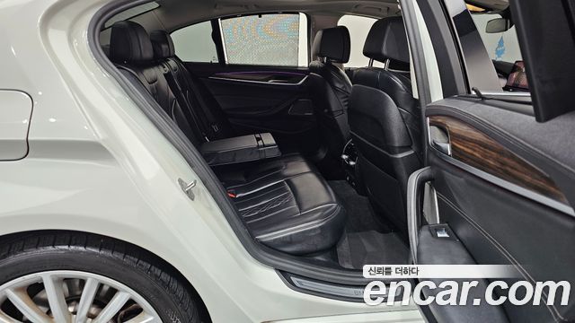 BMW 5-Series 530i xDrive Luxury