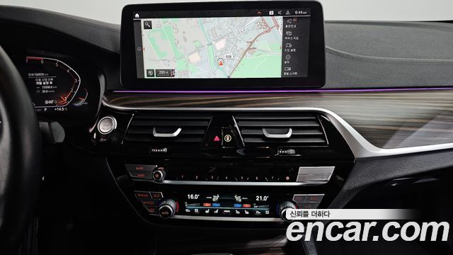BMW 5-Series 530i xDrive Luxury
