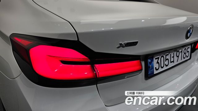BMW 5-Series 530i xDrive Luxury