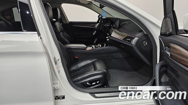 BMW 5-Series 530i xDrive Luxury