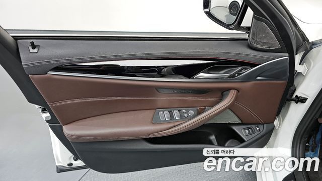 BMW 5-Series 530e M Sport