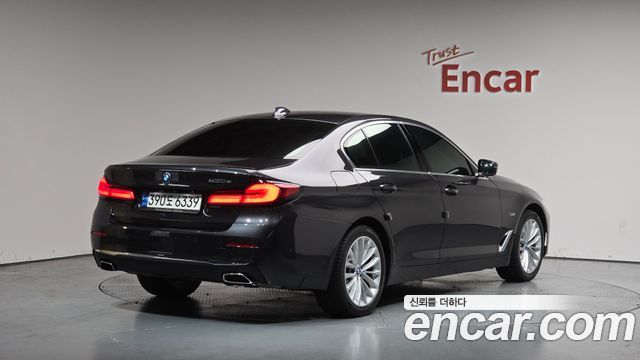 BMW 5-Series 530e Luxury