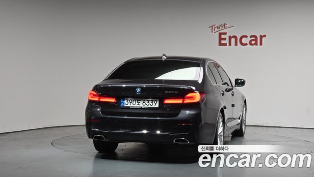 BMW 5-Series 530e Luxury