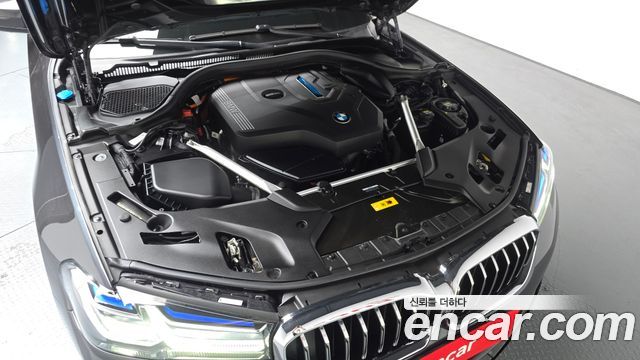 BMW 5-Series 530e Luxury