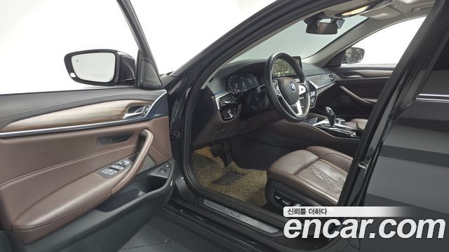 BMW 5-Series 530e Luxury