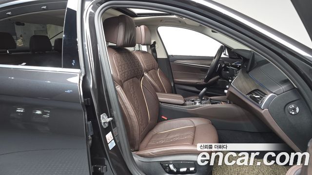 BMW 5-Series 530e Luxury