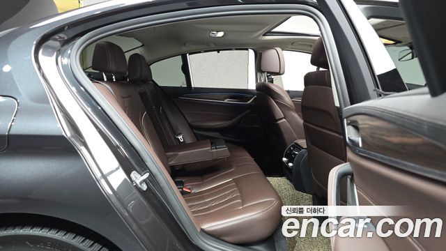 BMW 5-Series 530e Luxury