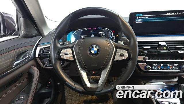 BMW 5-Series 530e Luxury
