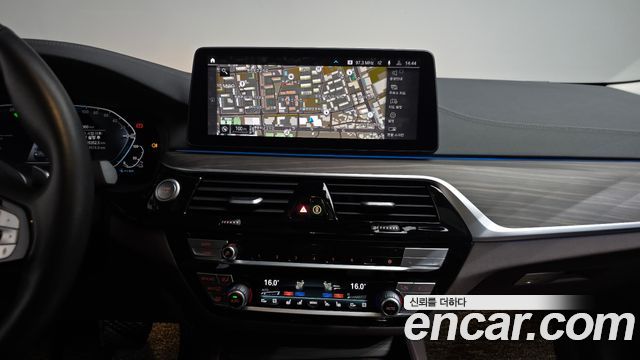 BMW 5-Series 530e Luxury