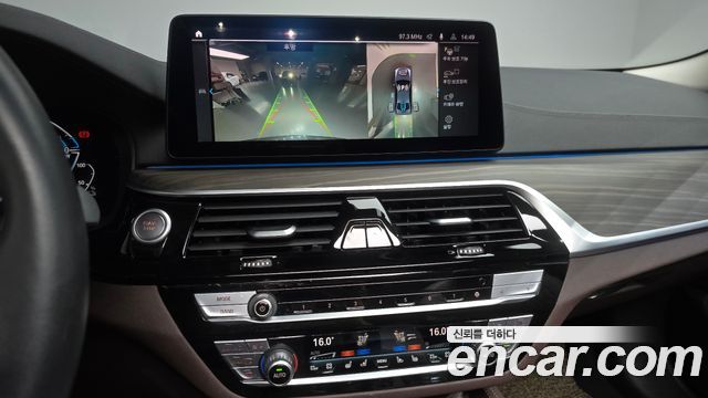 BMW 5-Series 530e Luxury