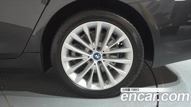 BMW 5-Series 530e Luxury