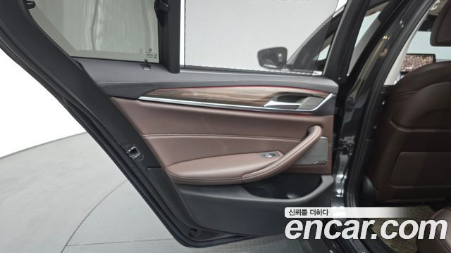 BMW 5-Series 530e Luxury