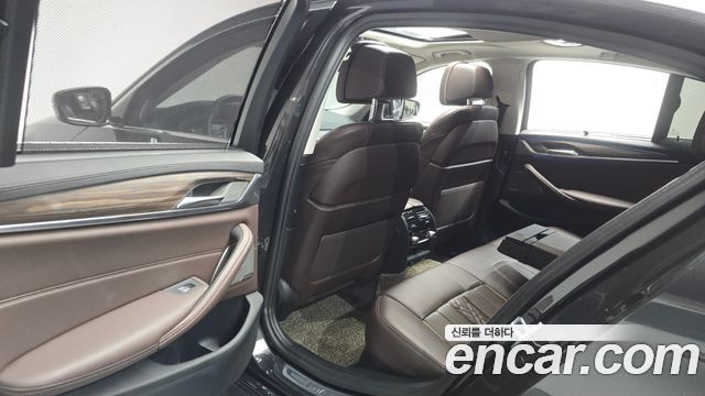 BMW 5-Series 530e Luxury