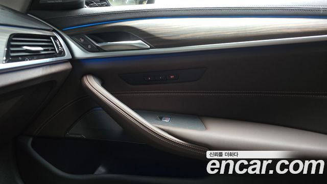 BMW 5-Series 530e Luxury