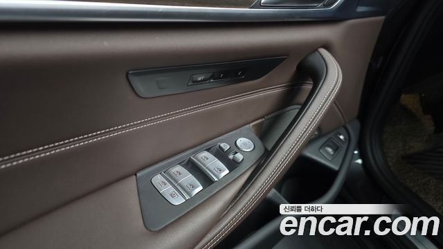 BMW 5-Series 530e Luxury