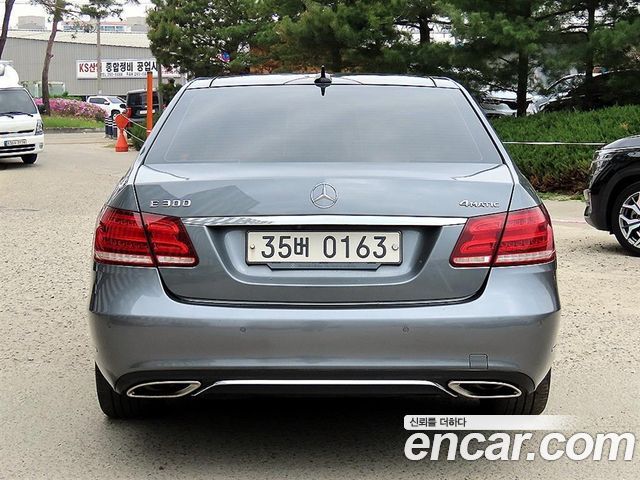 Mercedes-Benz E-Class E300 4MATIC Avantgarde