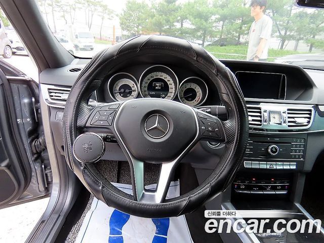 Mercedes-Benz E-Class E300 4MATIC Avantgarde