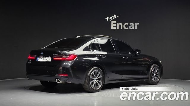 BMW 3-Series 320i