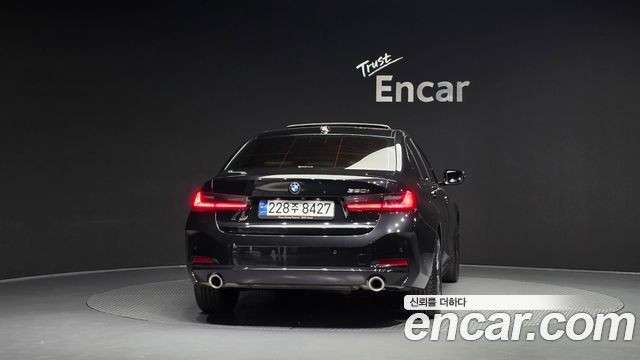 BMW 3-Series 320i