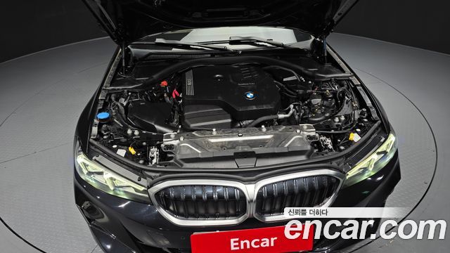BMW 3-Series 320i