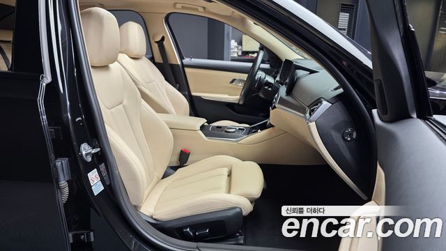 BMW 3-Series 320i