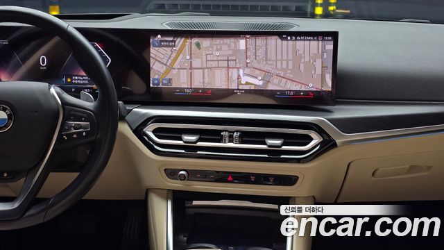 BMW 3-Series 320i