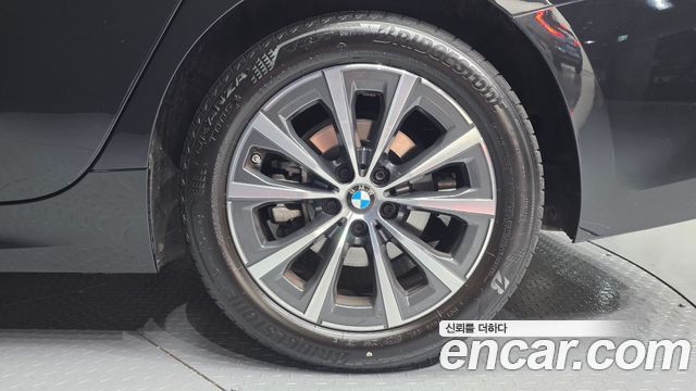 BMW 3-Series 320i