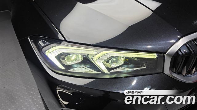 BMW 3-Series 320i