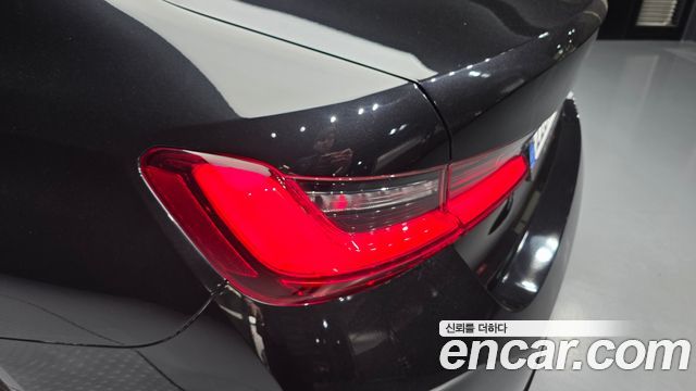BMW 3-Series 320i