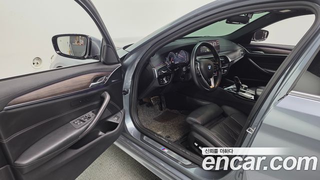 BMW 5-Series 530i M Sport Package Plus