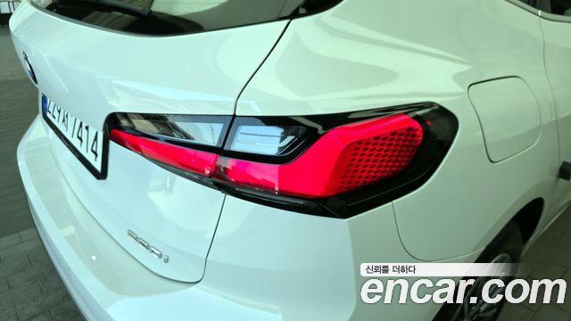 BMW 2-Series 220i Luxury