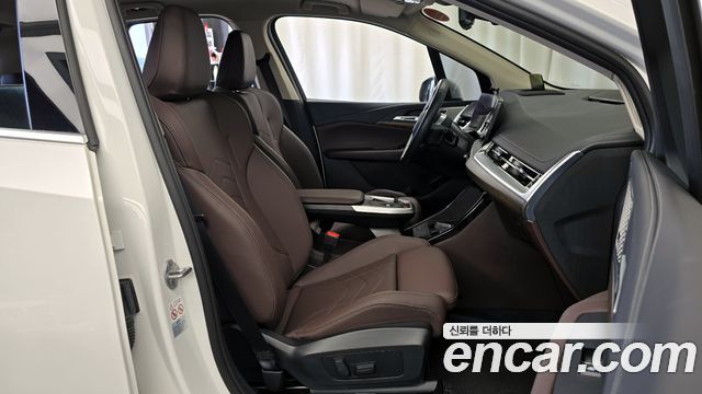 BMW 2-Series 220i Luxury