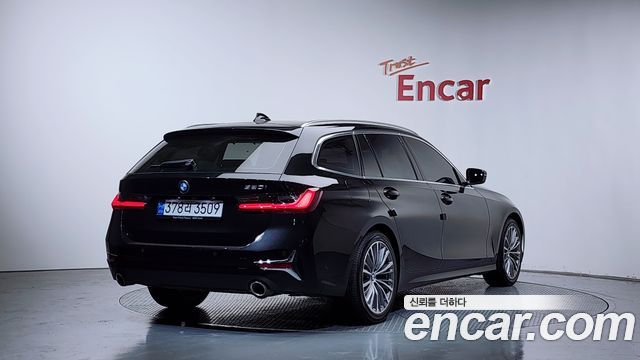 BMW 3-Series 320i Touring Luxury